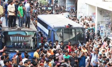 চট্টগ্রামে পুলিশের ওপর হামলার ঘটনায় ১২ আসামির রিমান্ড