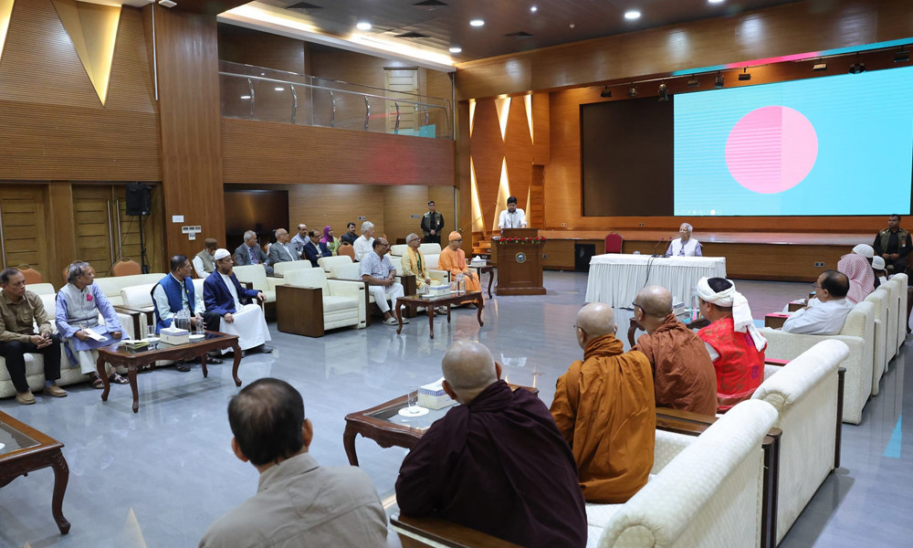 ধর্মীয় নেতাদের যে বার্তা দিলেন প্রধান উপদেষ্টা