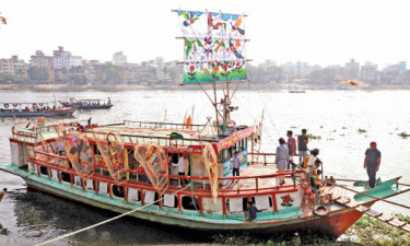 বুড়িগঙ্গা নদীর প্রাণ ফিরিয়ে দেওয়ার আর্তি জানিয়ে গঙ্গাবুড়ি