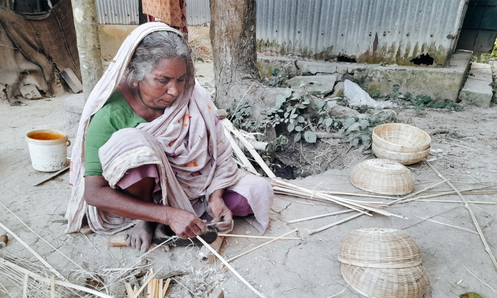 বাঁশের তৈরি হস্তশিল্পই বেঁচে থাকার একমাত্র অবলম্বন