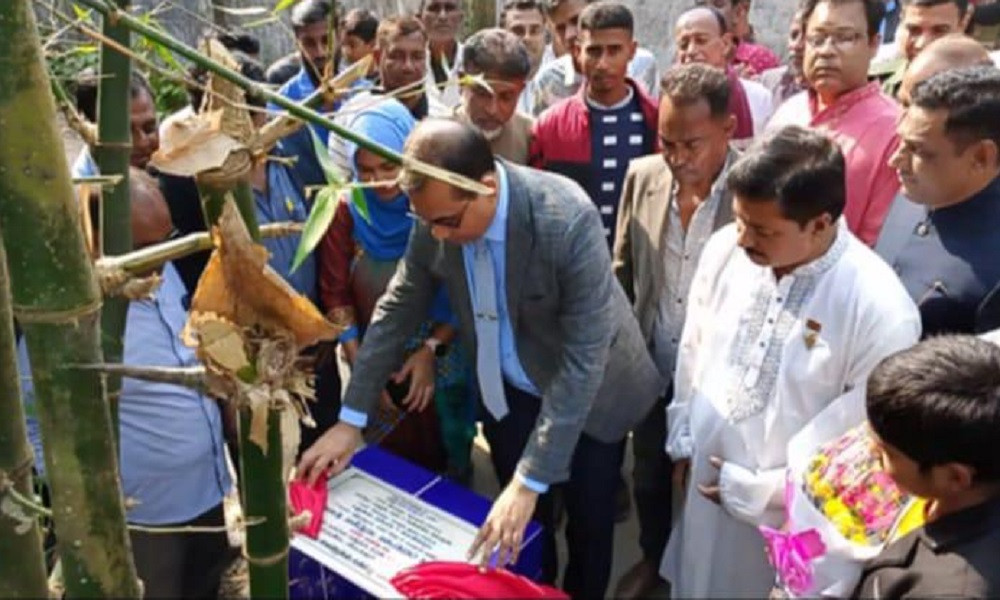 পাইকগাছার শ্রীরামপুরে সংযোগ সড়ক উদ্বোধন