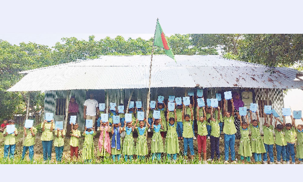 চরের শিশু ও অভিভাবকদের স্বপ্নের পাঠশালা