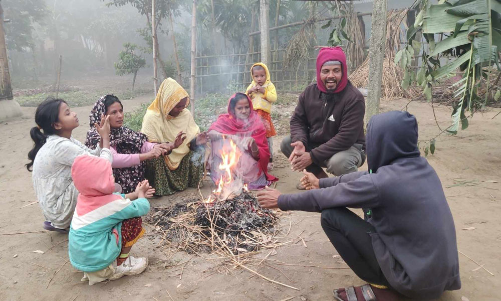 ঘন কুয়াশা-শীতে কাবু পঞ্চগড়, তাপমাত্রা ১২.৫ ডিগ্রি