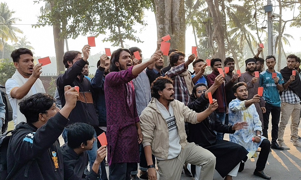 পোষ্য কোটাকে ‘লাল কার্ড’ দেখালেন রাবি শিক্ষার্থীরা