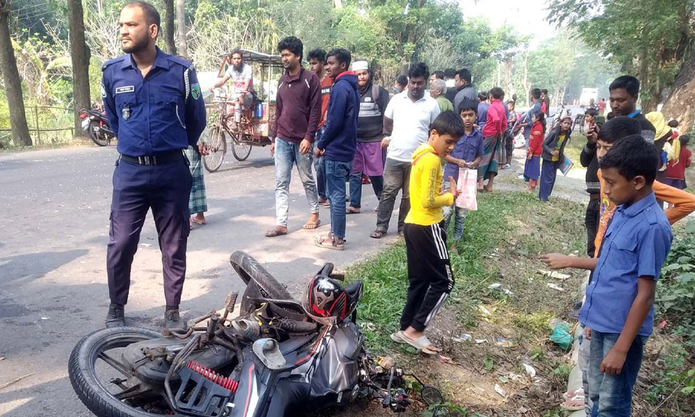 বাসচাপায় মোটরসাইকেল আরোহীর মৃত্যু