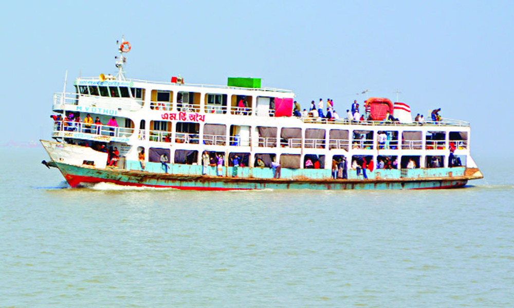 ১ হাজার টাকার নোট ধরতে গিয়ে নদীতে লঞ্চযাত্রী, অতঃপর...