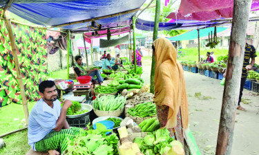 হঠাৎ কাঁচাবাজারে উত্তাপ, বিপাকে ক্রেতারা