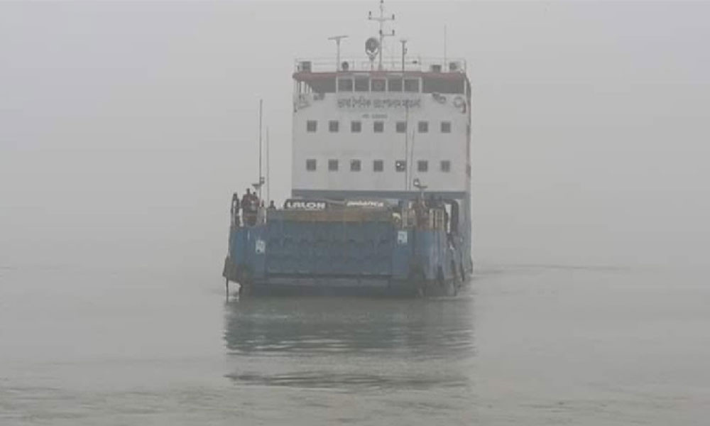 ঘন কুয়াশায় পাটুরিয়া-দৌলতদিয়া রুটে ফেরি বন্ধ