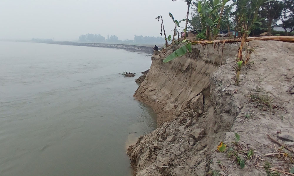 শুষ্ক মৌসুমে নদীভাঙন, দিশাহারা যমুনাপারের মানুষ