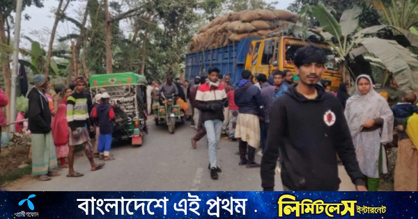 মান্দায় ট্রাকচাপায় ৩ মোটরসাইকেল আরোহীর মৃত্যু