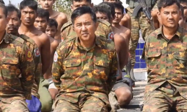 বাংলাদেশ সীমান্তে মংডুতে শত শত জান্তা সেনা আরাকান আর্মির হাতে আটক