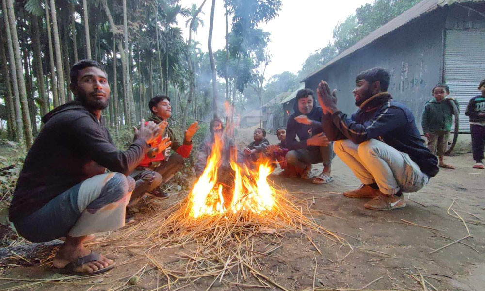 মৃদু শৈত্যপ্রবাহে কাঁপছে পঞ্চগড়, বিপর্যস্ত জনজীবন