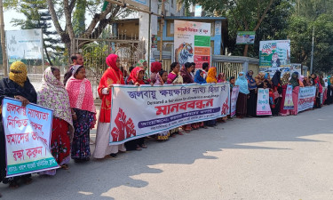 জলবায়ু অভিঘাত : ক্ষতিপূরণের ন্যায্য হিস্যা চান কয়রাবাসী