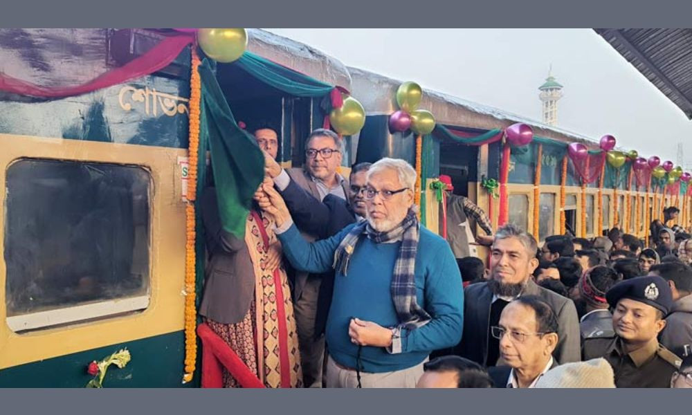 বিআরটিসির এসি বাস চালু হলো, চলবে ২ জোড়া কমিউটার ট্রেন