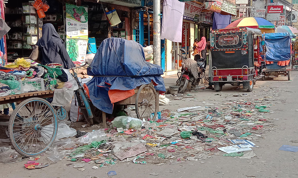 চান্দিনা পৌর এলাকার বর্জ্য এখন গলার কাঁটা