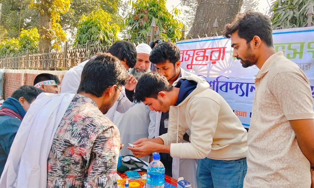 জাতীয় স্মৃতিসৌধের সামনে বসুন্ধরা শুভসংঘের ভিন্নধর্মী আয়োজন