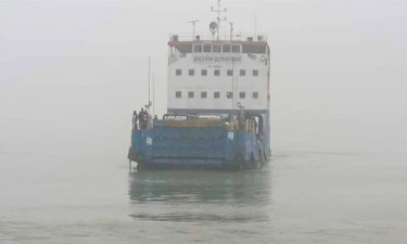 ৪ ঘণ্টা বন্ধের পর দৌলতদিয়া-পাটুরিয়া নৌ রুটে ফেরি চলাচল স্বাভাবিক