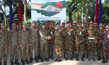 আখাউড়া সীমান্তে বাংলাদেশ-ভারতের সেনাবাহিনীর সৌজন্য সাক্ষাৎ