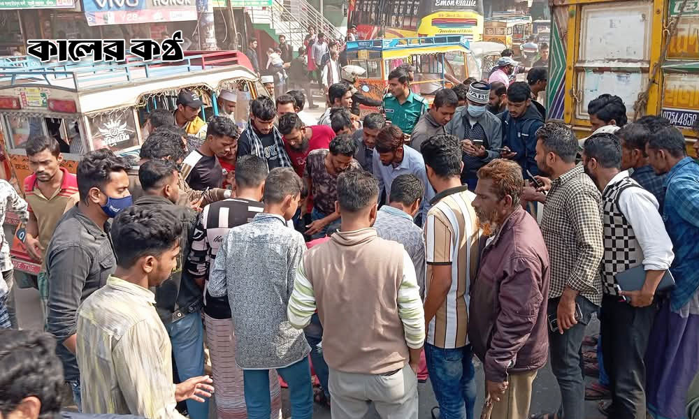 মোটরসাইকেল দুর্ঘটনা : সন্তানকে বাঁচিয়ে প্রাণ হারালেন মা