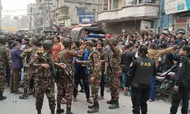 কেরানীগঞ্জে রূপালী ব্যাংকে ঢুকে পড়া তিন ডাকাতের আত্মসমর্পণ