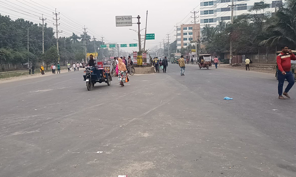 বেক্সিমকোর ১৬ কারখানা খোলার দাবি, শ্রমিকদের বিক্ষোভ-সড়ক অবরোধ