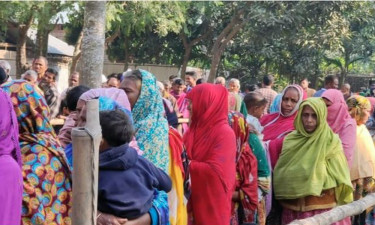 লালমনিরহাটে শীতার্ত মানুষের পাশে ‘আমরাই কিংবদন্তী ফাউন্ডেশন’