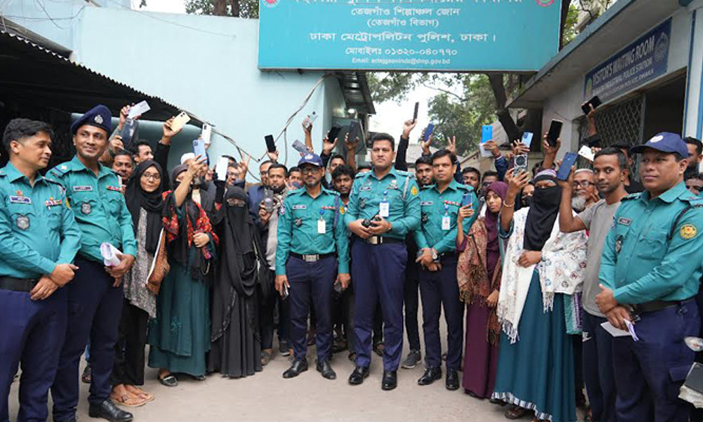 হারিয়ে যাওয়া ৫৩ মোবাইল মালিকদের বুঝিয়ে দিল পুলিশ