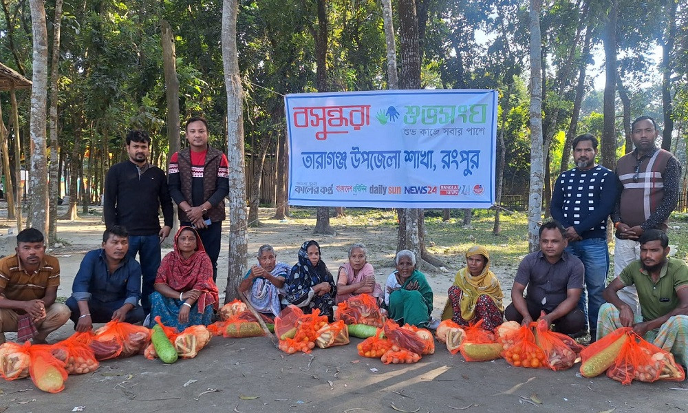 তারাগঞ্জে প্রতীকী মূল্যে সবজি উপহার দিল বসুন্ধরা শুভসংঘ