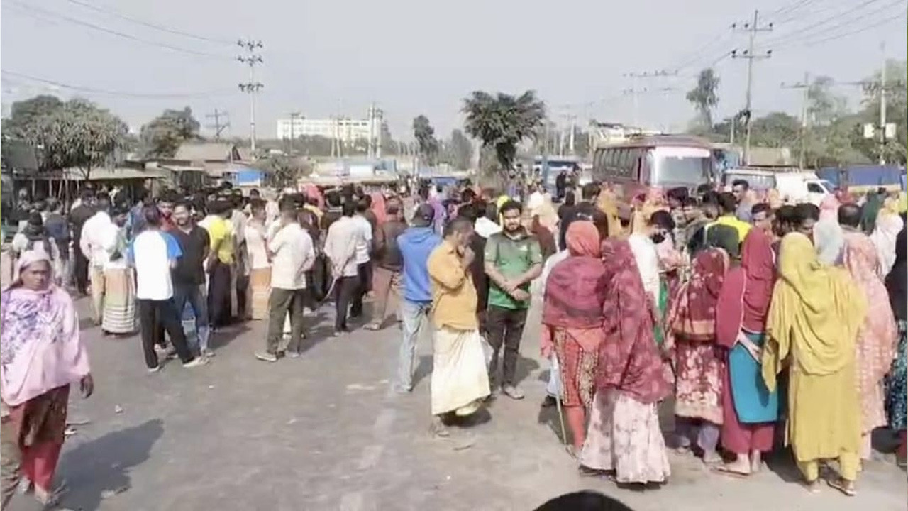 বকেয়া বেতনের দাবিতে কালিয়াকৈরে ফের বিক্ষোভ