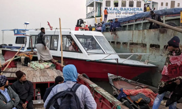 বিচার দাবিতে রাত ১২টা থেকে নৌযান শ্রমিকদের কর্মবিরতি