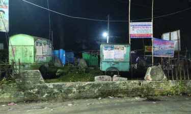 সরকারি বাউন্ডারি ভেঙে ১০ কোটি টাকার ভূমি দখলের চেষ্টা