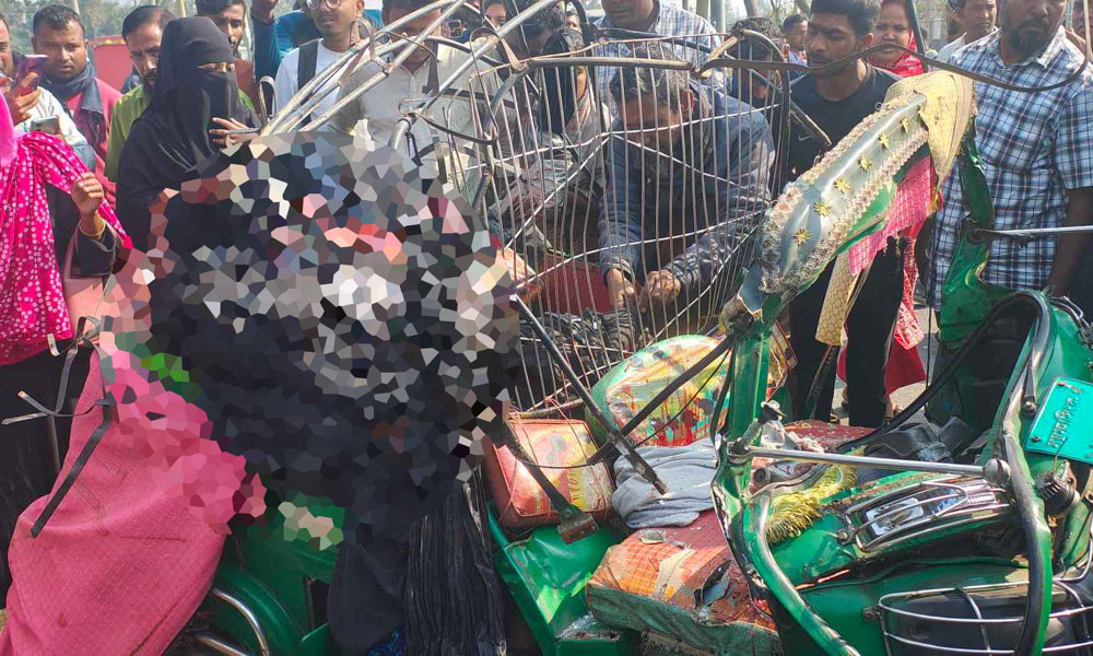 শেরপুরে বাস-অটোরিকশার সংঘর্ষ, প্রাণ গেল ৩ জনের