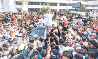 শহীদদের রক্তের সঙ্গে যেন বেঈমানি না করি