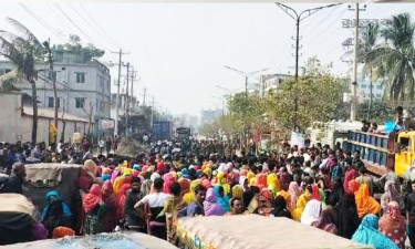 সাভারে সেনাবাহিনীর আশ্বাসে অবরোধ প্রত্যাহার পোশাক শ্রমিকদের