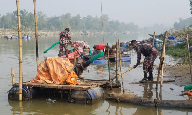 ফেনী নদীতে অবৈধ বালু উত্তোলন, ২৬ মেশিন জব্দ