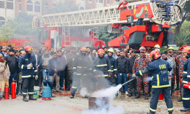 অগ্নিসচেতনতা বাড়াতে ইসিতে ফায়ার সার্ভিসের মহড়া