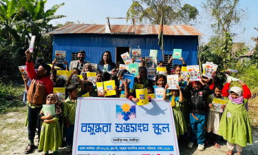 মাদারীপুরে বসুন্ধরা শুভসংঘ স্কুলে বই উৎসব : নতুন বইয়ের ঘ্রাণে খুশি শিশুরা