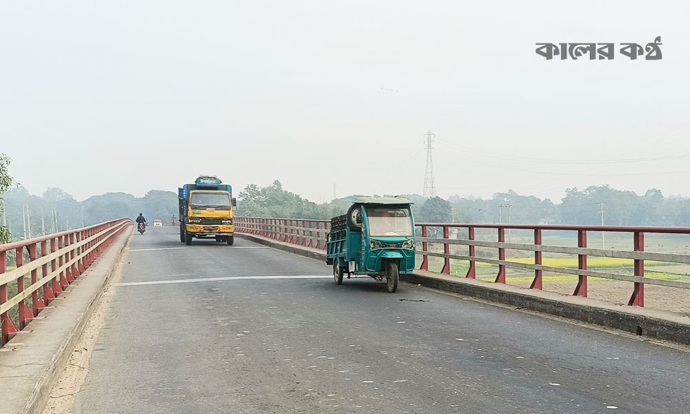 মহাসড়কে নিষেধাজ্ঞা অমান্য করে চলছে তিন চাকার যান, বাড়ছে দুর্ঘটনা