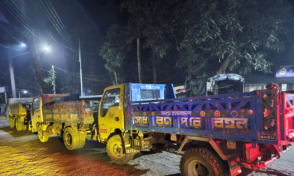 শ্রীমাই খাল থেকে অবৈধভাবে বালু উত্তোলনের অপরাধে জরিমানা, ৩ ট্রাক জব্দ