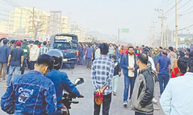 গাজীপুরে আবারও শ্রমিক বিক্ষোভ, সড়ক অবরোধ