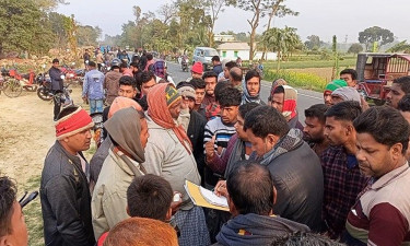 মেহেরপুরে সড়কে ঝরল ২ শিক্ষার্থীর প্রাণ