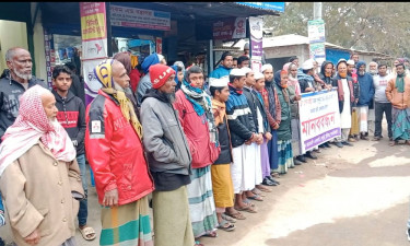 মসজিদ ও মন্দিরের জমি দখলের অভিযোগ, স্থানীয়দের মানববন্ধন