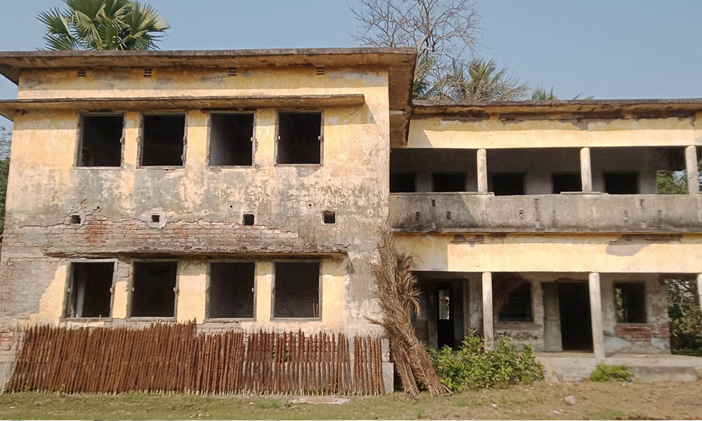 সরকারি খাতায় চালু উপ-স্বাস্থ্যকেন্দ্র, বাস্তবে গোয়ালঘর!