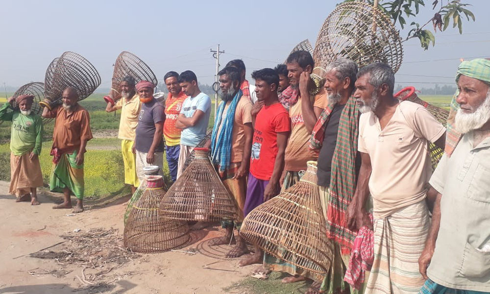 বাউত উৎসবে শৌখিন মৎস্যশিকারিদের ভিড়