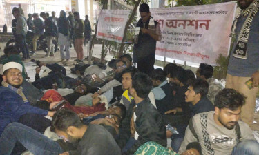 মন্ত্রণালয়ের প্রতিনিধি ছাড়া অনশন না ভাঙার ঘোষণা জবি শিক্ষার্থীদের