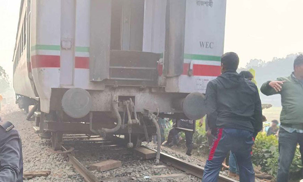 সোয়া চার ঘণ্টা পর রাজশাহী থেকে ট্রেন চলাচল শুরু