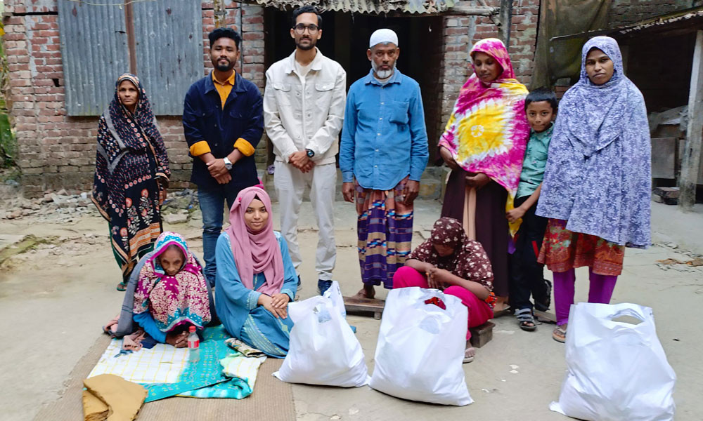 অসহায় নারীদের পাশে দাঁড়াল বসুন্ধরা শুভসংঘ বশেমুরকৃবি শাখা