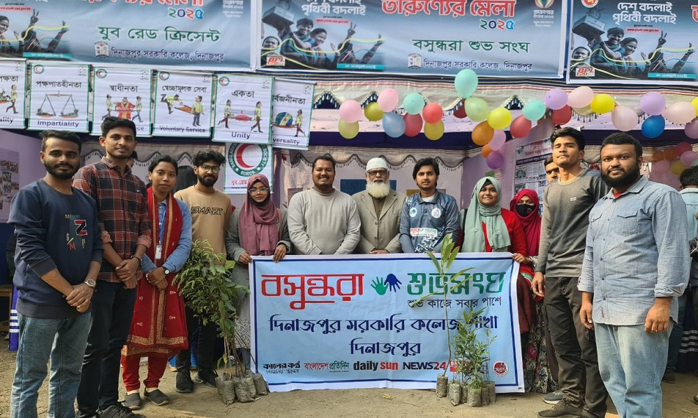 দিনাজপুরে প্লাস্টিকের বিনিময়ে গাছ উপহার দিল বসুন্ধরা শুভসংঘ