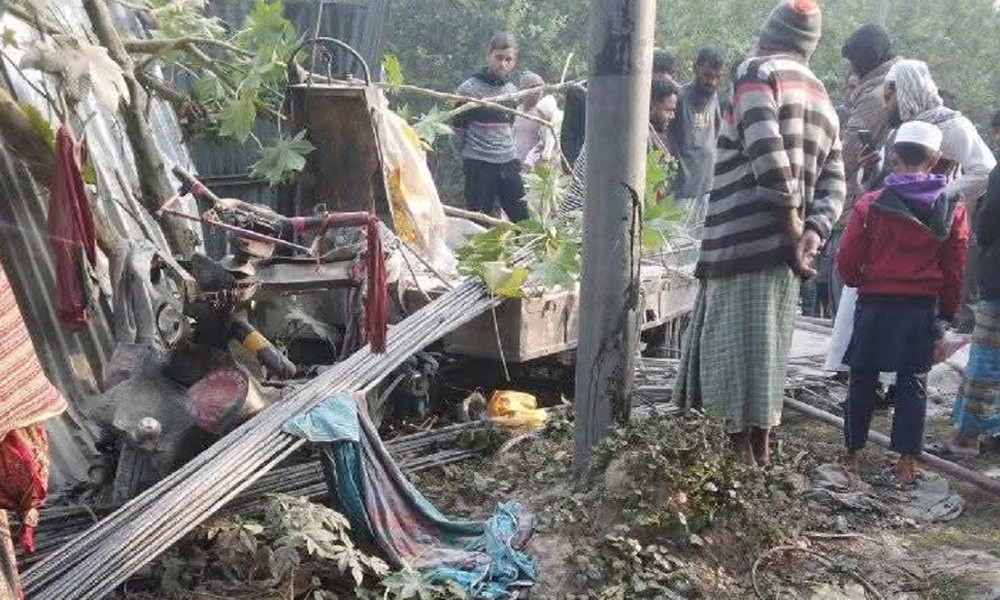 অরক্ষিত রেলক্রসিংয়ে নছিমনচালকের মৃত্যু