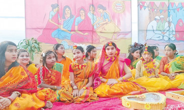সোনারগাঁওয়ে চলছে কারুমেলা ও লোকজ উৎসব